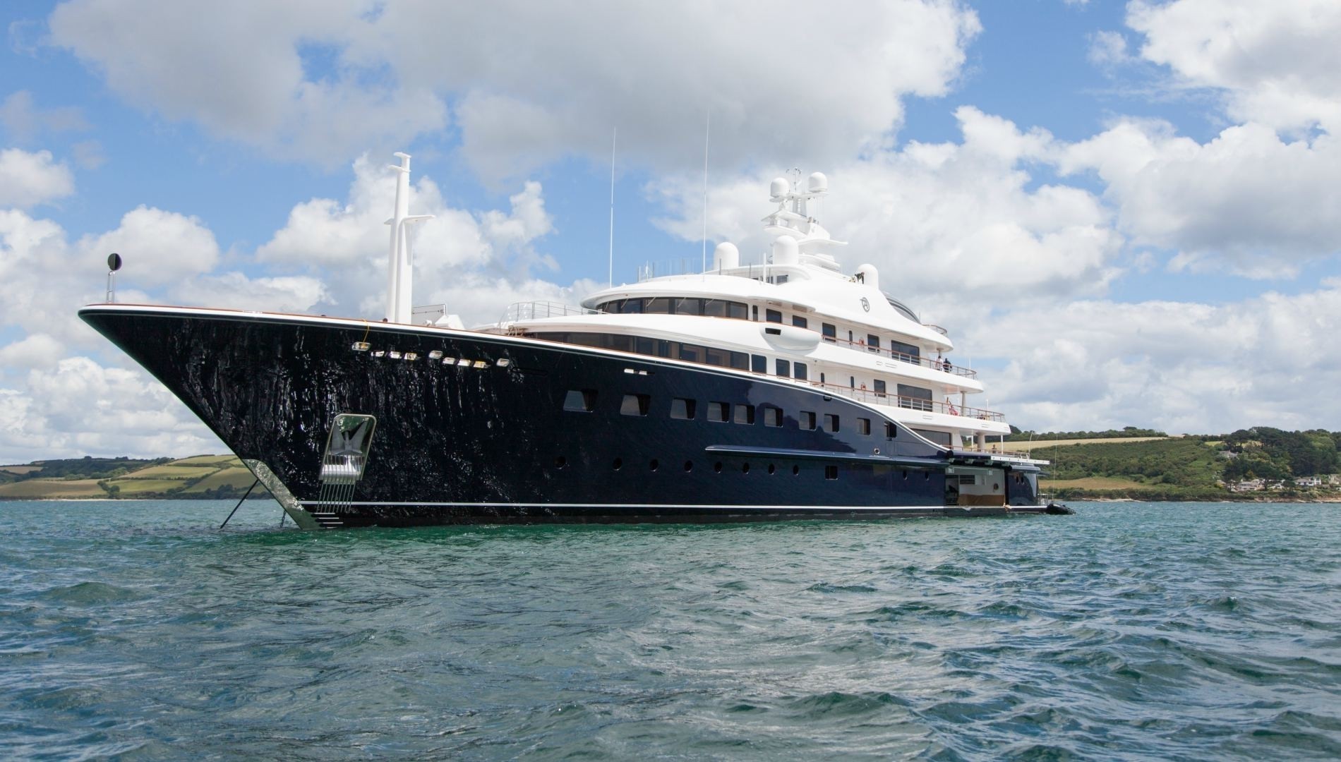 Yacht AQUILA, Derecktor CHARTERWORLD Luxury Superyacht Charters